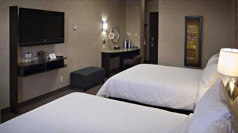 Acclaim Hotel By Clique YYC