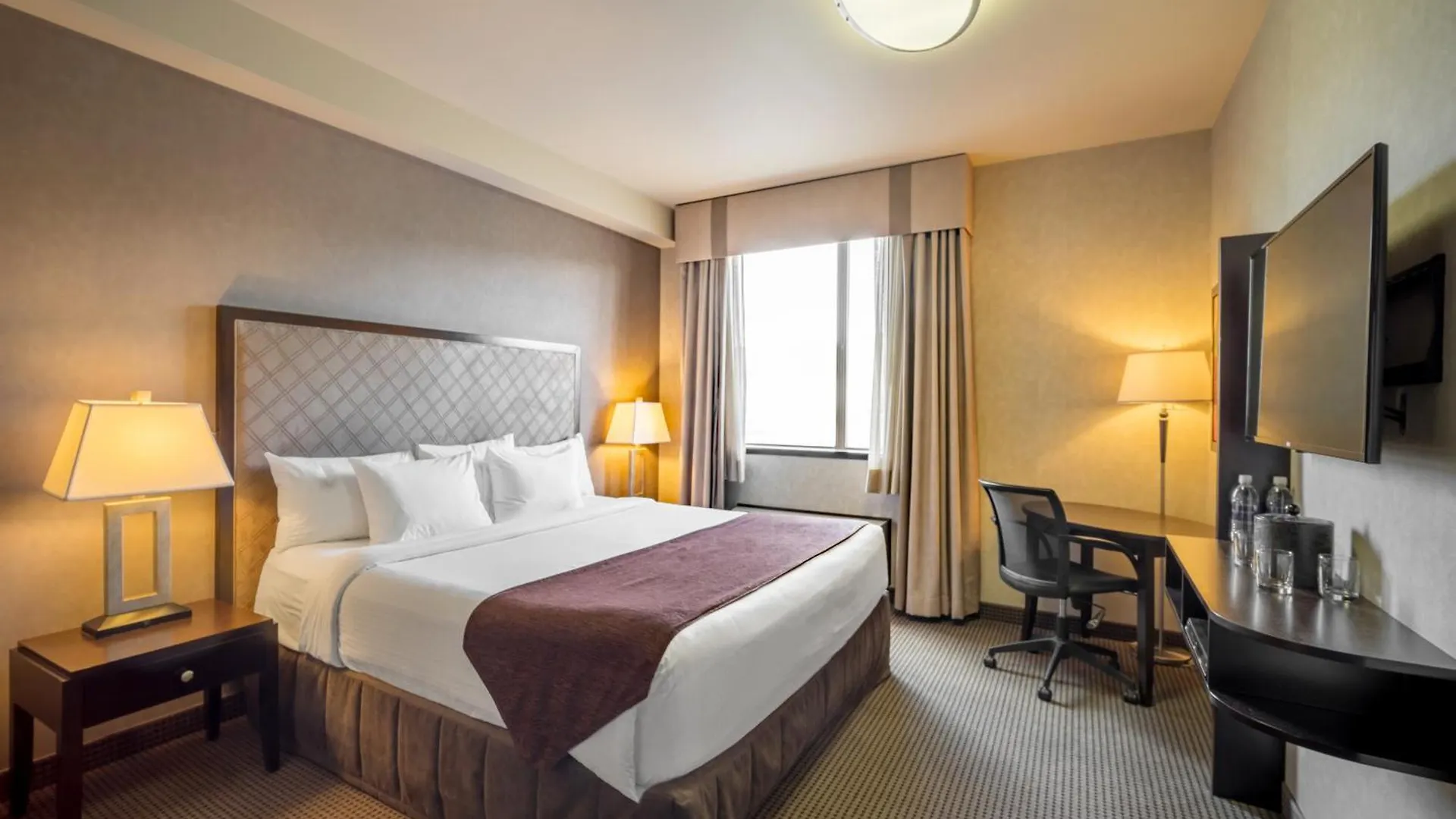 Acclaim Hotel By Clique YYC Canadá