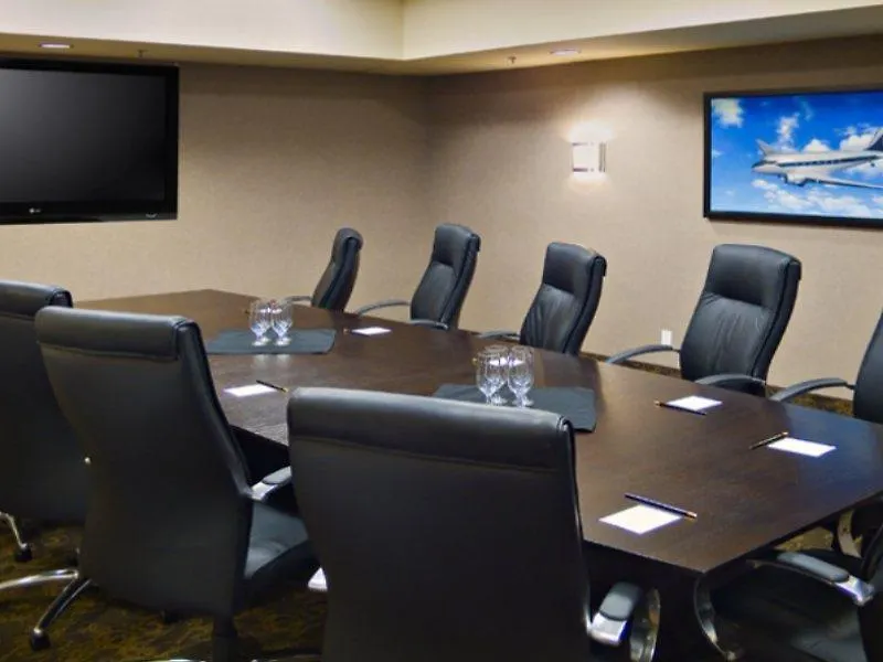 Acclaim Hotel By Clique YYC
