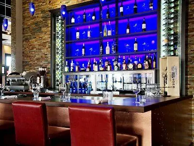 Acclaim Hotel By Clique YYC