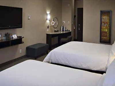 فندق أكليم مطار كالجاري YYC