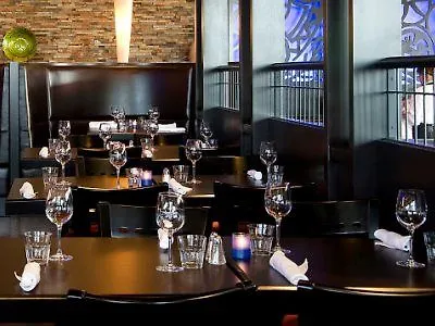 Acclaim Hotel By Clique YYC