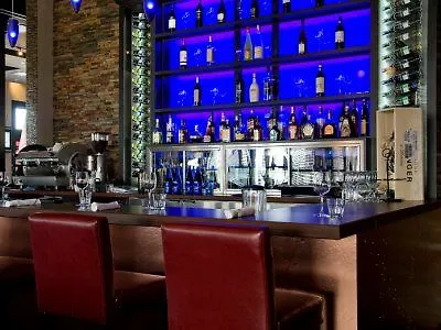 Acclaim Hotel By Clique YYC 4*,