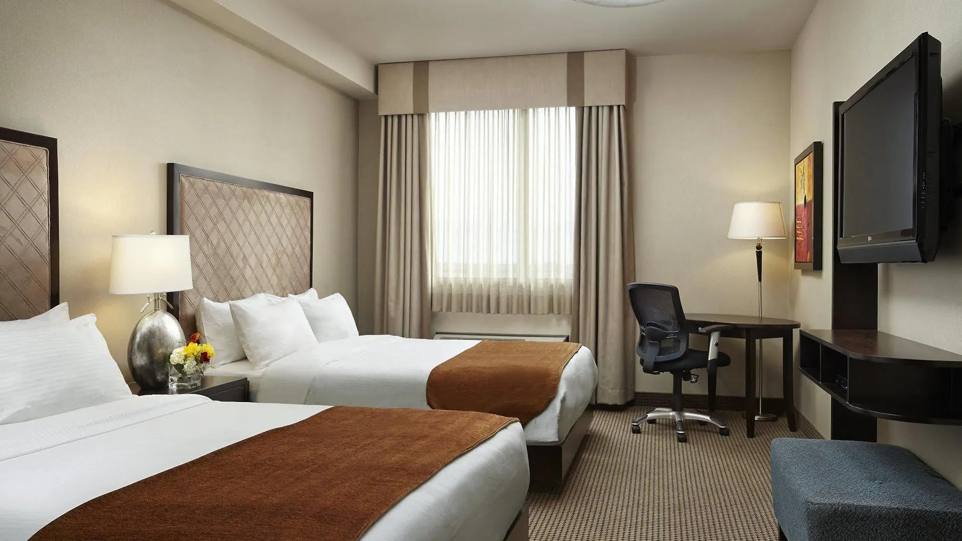 Acclaim Hotel By Clique YYC