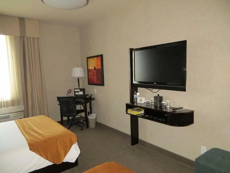 Acclaim Hotel By Clique YYC